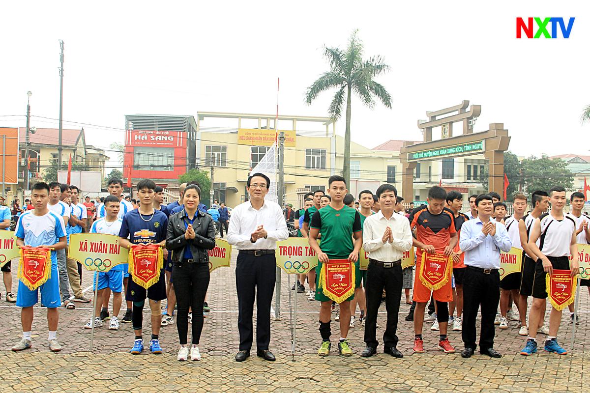 Khai mạc Giải bóng chuyền nam thanh niên toàn huyện Nghi Xuân