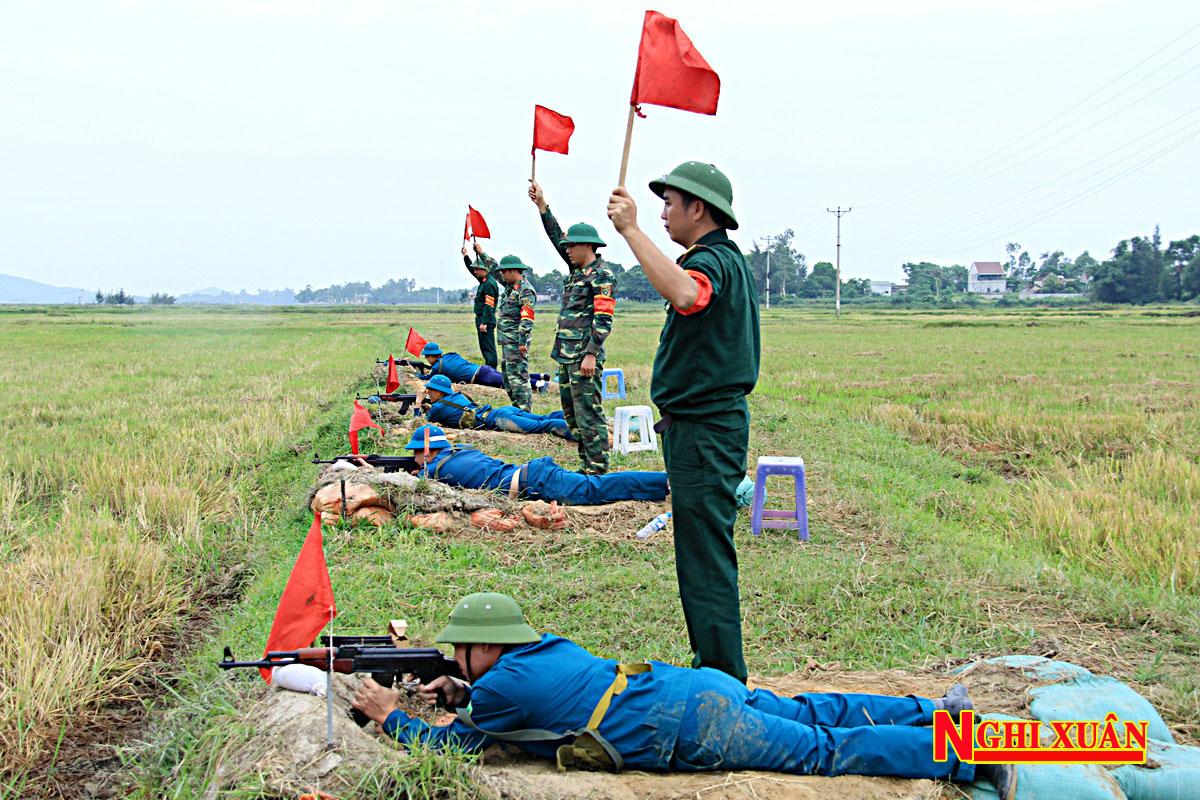 78% chiến sỹ tự vệ huyện Nghi Xuân bắn đạt thật đạt loại khá, giỏi