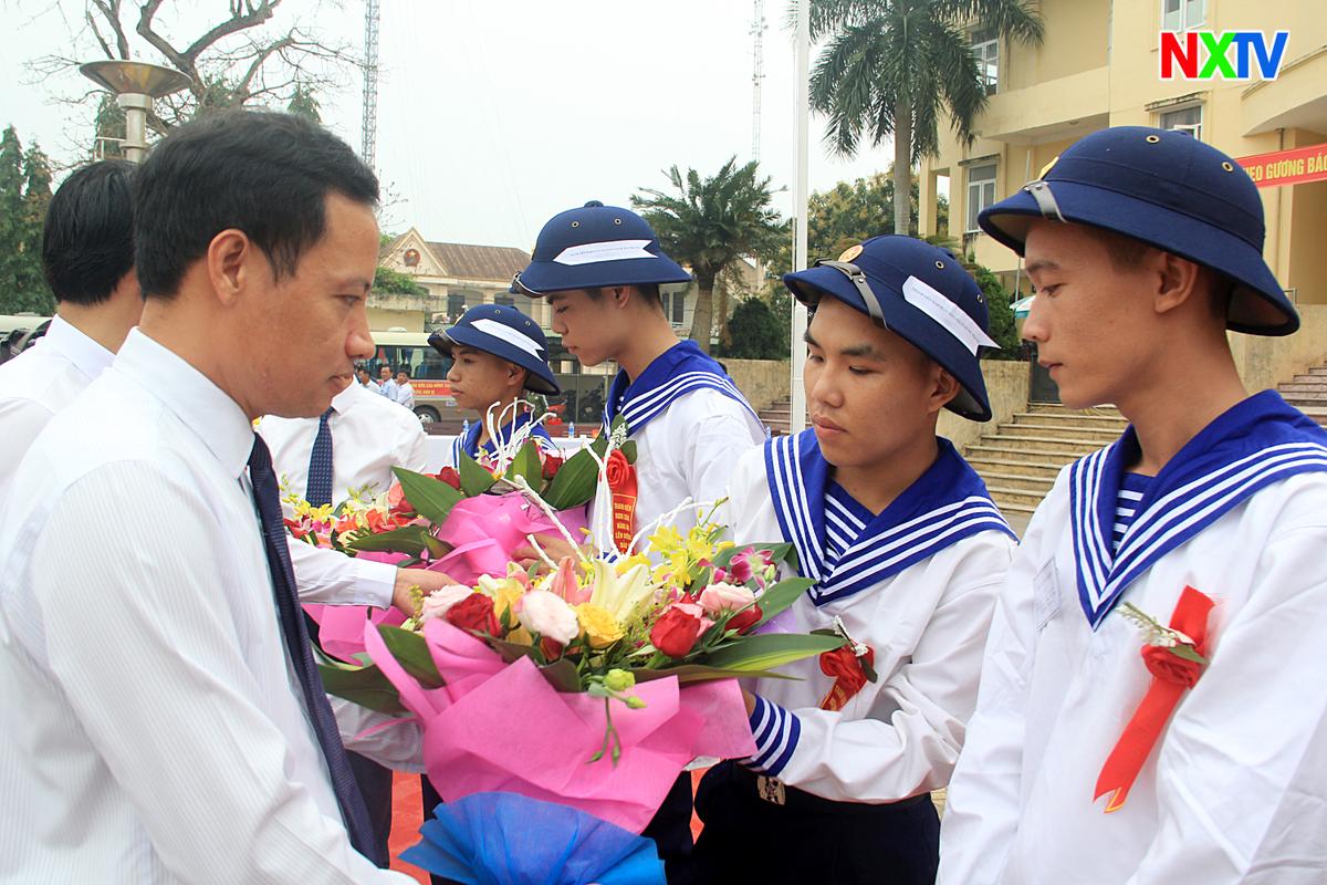 104 thanh niên Nghi Xuân háo hức lên đường nhập ngũ