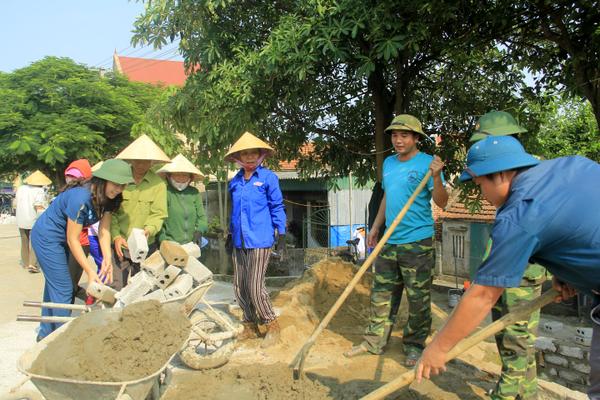 Gần 3.000 ngày công các đơn vị LLVT, tổ chức đoàn thể giúp Xuân Hội xây dựng NTM