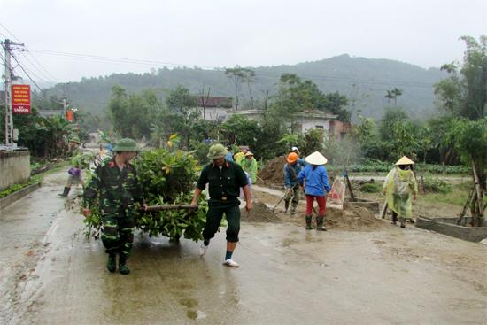 Các đơn vị lực lượng vũ trang trên địa bàn huyện Nghi Xuân chung tay xây dựng nông thôn mới