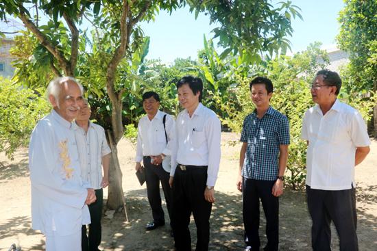 Đoàn công tác Ban kinh tế Trung ương tham quan khu dân cư NTM kiểu mẫu tại Nghi Xuân