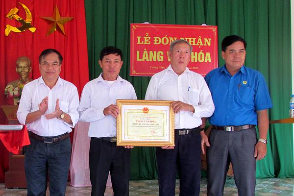 Thôn Nam Mới (Cương Gián) đón nhận danh hiệu thôn văn hóa