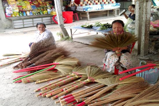 Làng nghề chổi đót Khải Mông - ế ẩm vẫn giữ nghề