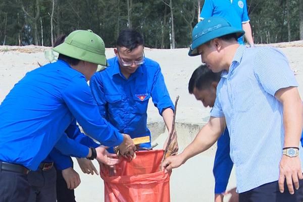 Tuổi trẻ Nghi Xuân ra quân hưởng ứng ngày môi trường thế giới và chiến dịch tình nguyện hè 2018