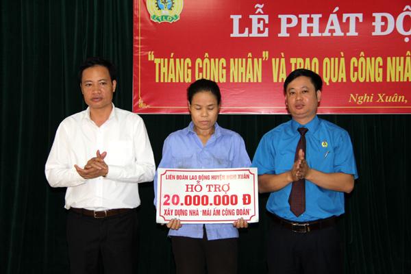 Phát động Tháng Công nhân và tặng quà công nhân lao động năm 2018