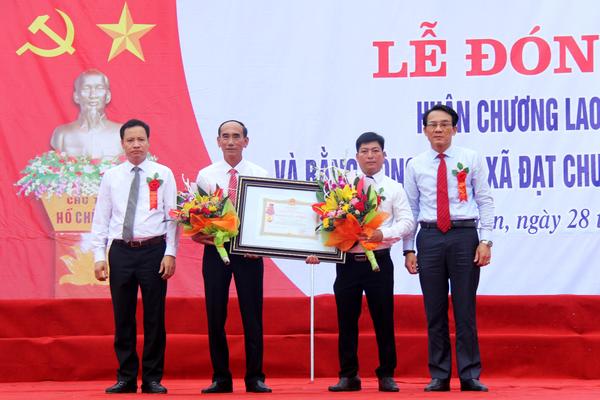 Xuân Yên đón nhận Huân chương lao động hạng III và bằng công nhận đạt chuẩn Nông thôn mới