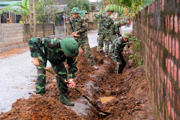 Biên phòng Lạch Kèn giúp dân xây dựng NTM