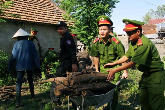 Tuổi trẻ Công an Hà Tĩnh giúp Xuân Liên xây dựng Nông thôn mới