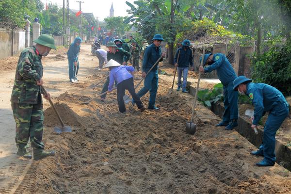 Bộ chỉ huy quân sự Hà Tĩnh hành quân dã ngoại giúp xã Cương Gián xây dựng nông thôn mới