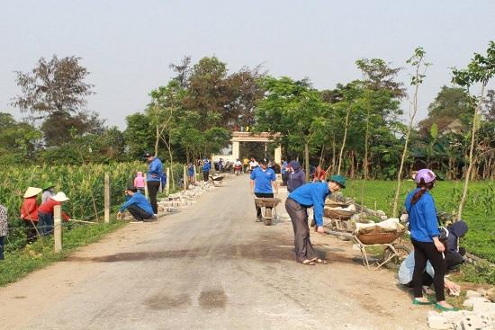 Tuổi trẻ cơ quan UBND huyện tham gia xây dựng NTM