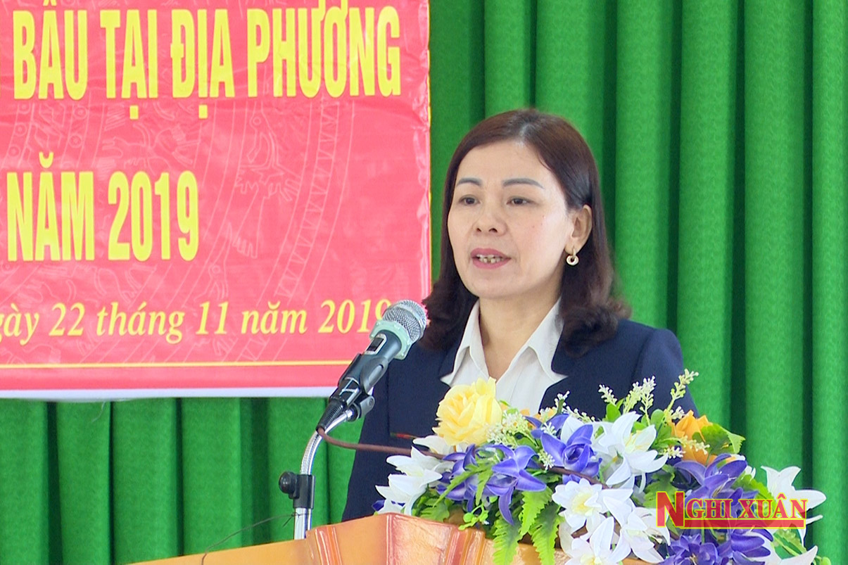 Phó Chủ tịch HĐND huyện Phan Thị Kim Oanh tiếp xúc cử tri tại xã Xuân Hội