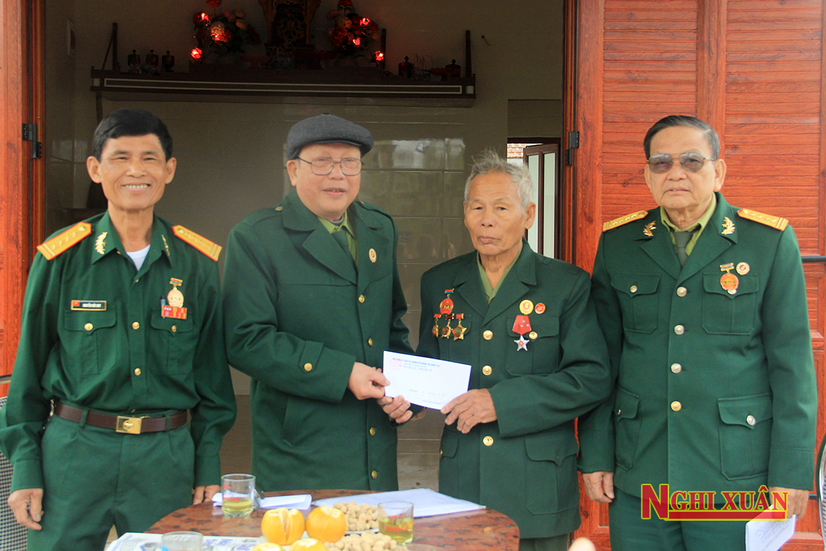 Hội Chiến sỹ Thành Cổ Quảng Trị năm 1972 huyện Nghi Xuân bàn giao nhà "ấm tình đồng đội" cho hội viên khó khăn