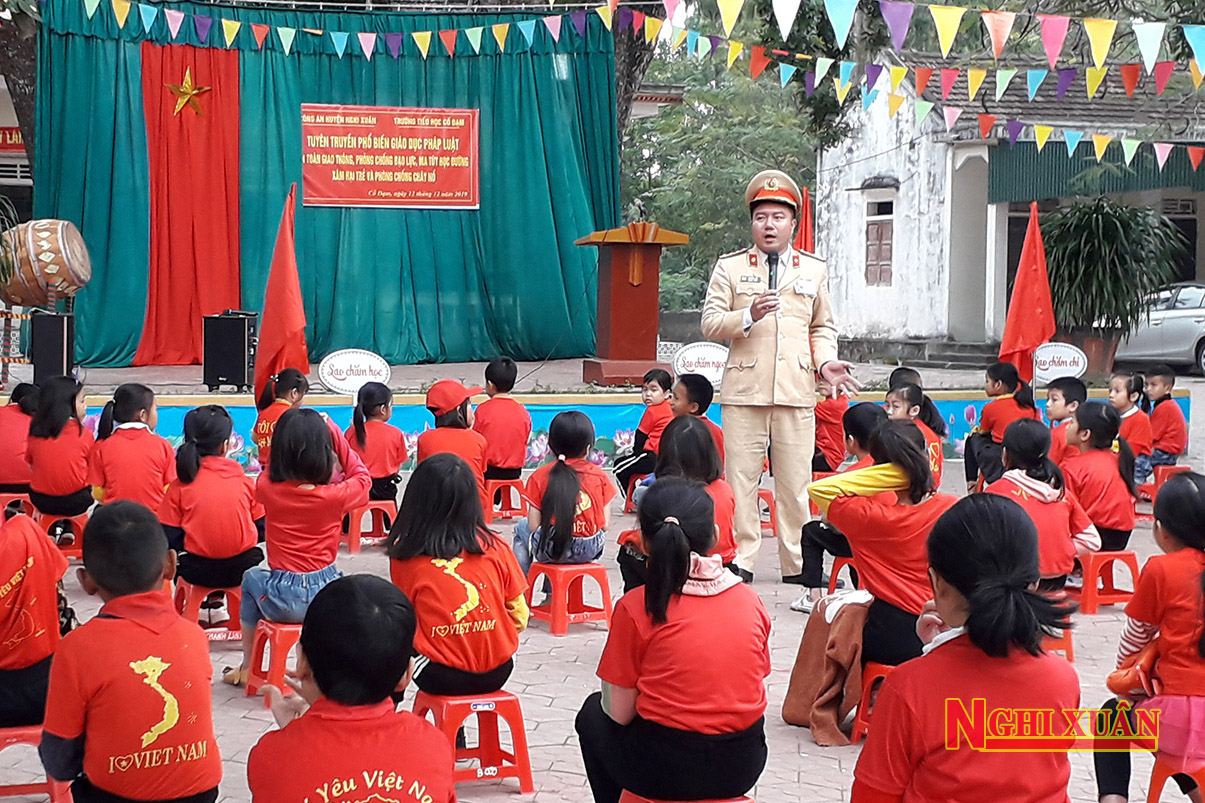 Tuyên truyền kỹ năng phòng chống xâm hại trẻ em, luật ATGT cho hơn 600 học sinh Tiểu học Cổ Đạm