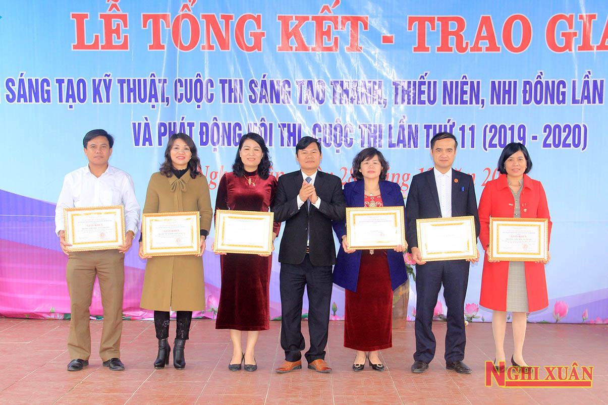 Nghi Xuân tổng kết và trao giải Hội thi sáng tạo kỹ thuật; cuộc thi sáng tạo thanh, thiếu niên, nhi đồng lần thứ 10