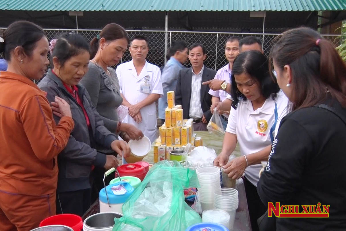 Ấm lòng những bát cháo tình thương