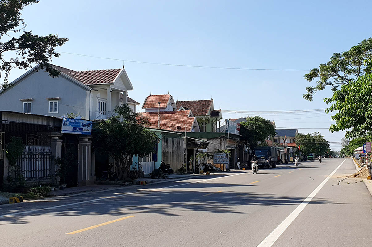 Tăng cường kiểm tra xử lý tình trạng vi phạm họp chợ, thả rông trâu bò trên các tuyến đường