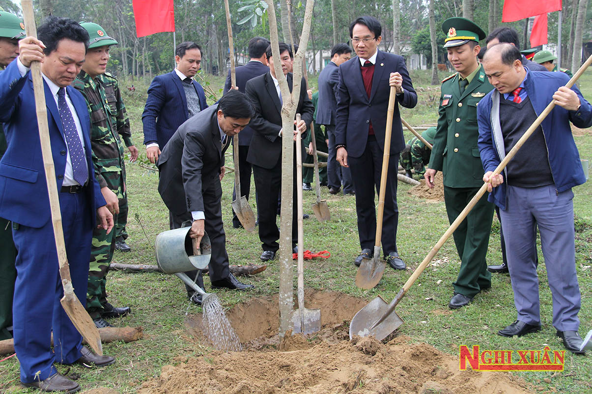 Lãnh đạo Nghi Xuân dâng hương Khu di tích Đình hoa Vân Hải và hưởng ứng lễ phát động Tết trồng cây