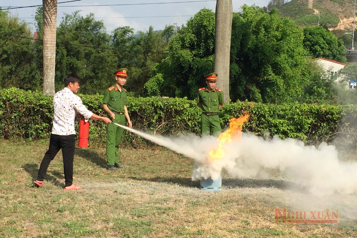 Trang bị kiến thức PCCC, cứu nạn cứu hộ cho hộ sản xuất kinh doanh ở Nghi Xuân