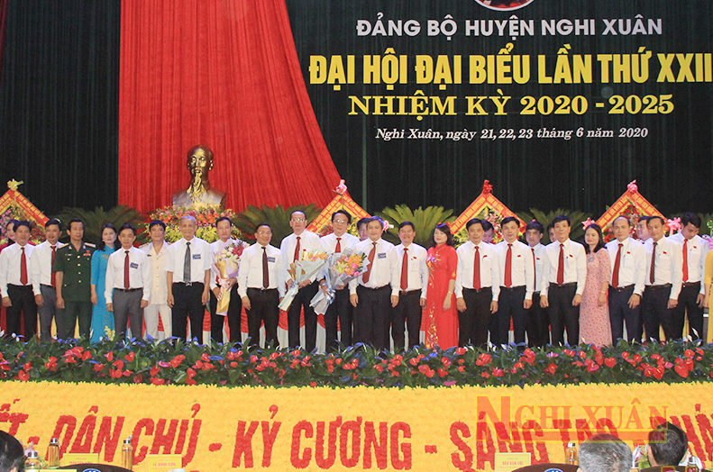 Bầu 36 đồng chí Ủy viên Ban Chấp hành Đảng bộ huyện nhiệm kỳ 2020-2025