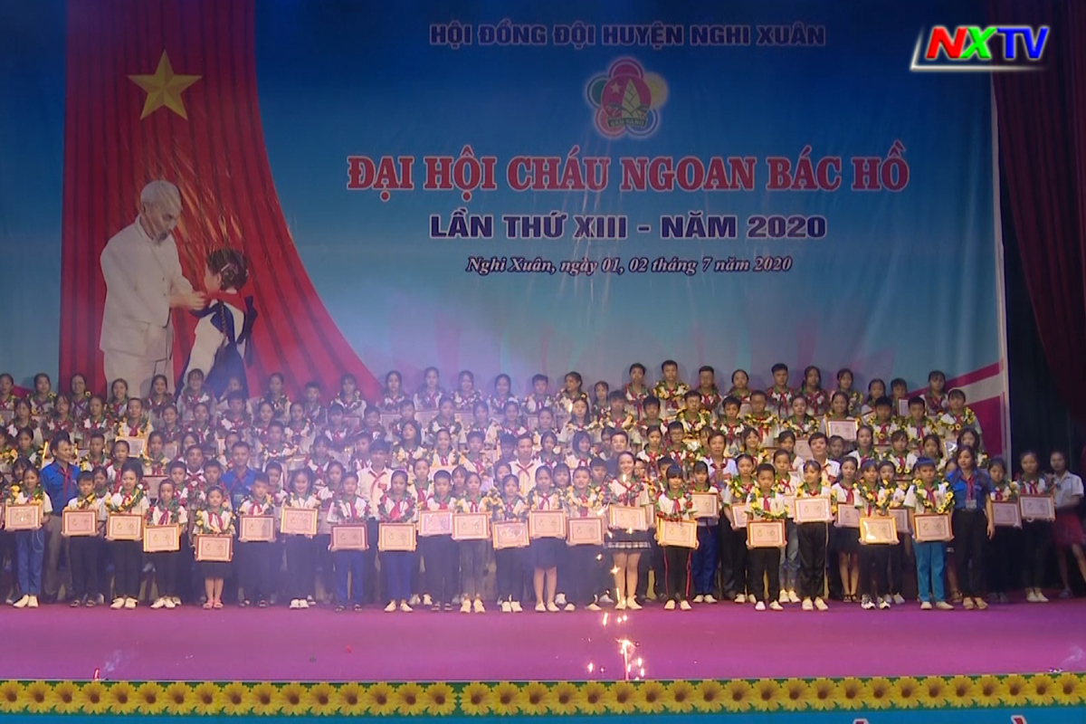 Nghi Xuân tuyên dương 130 cháu ngoan Bác Hồ