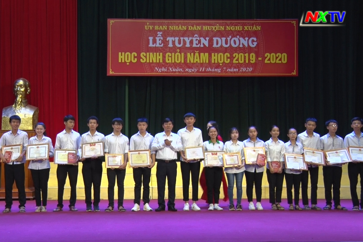 Nghi Xuân khen thưởng giáo viên, học sinh xuất sắc trong năm học 2019 - 2020