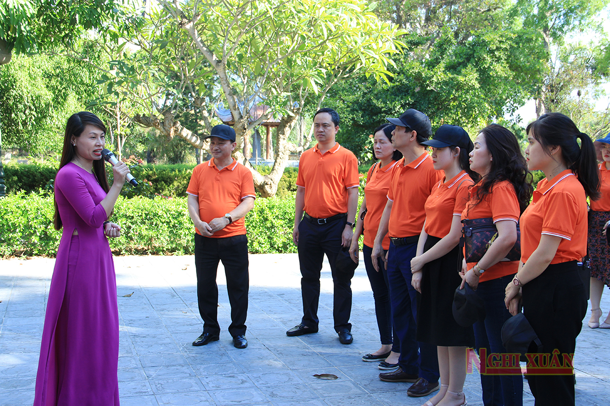 Đoàn công tác khối thi đua III cơ quan Văn phòng Quốc hội tham quan tại huyện Nghi Xuân