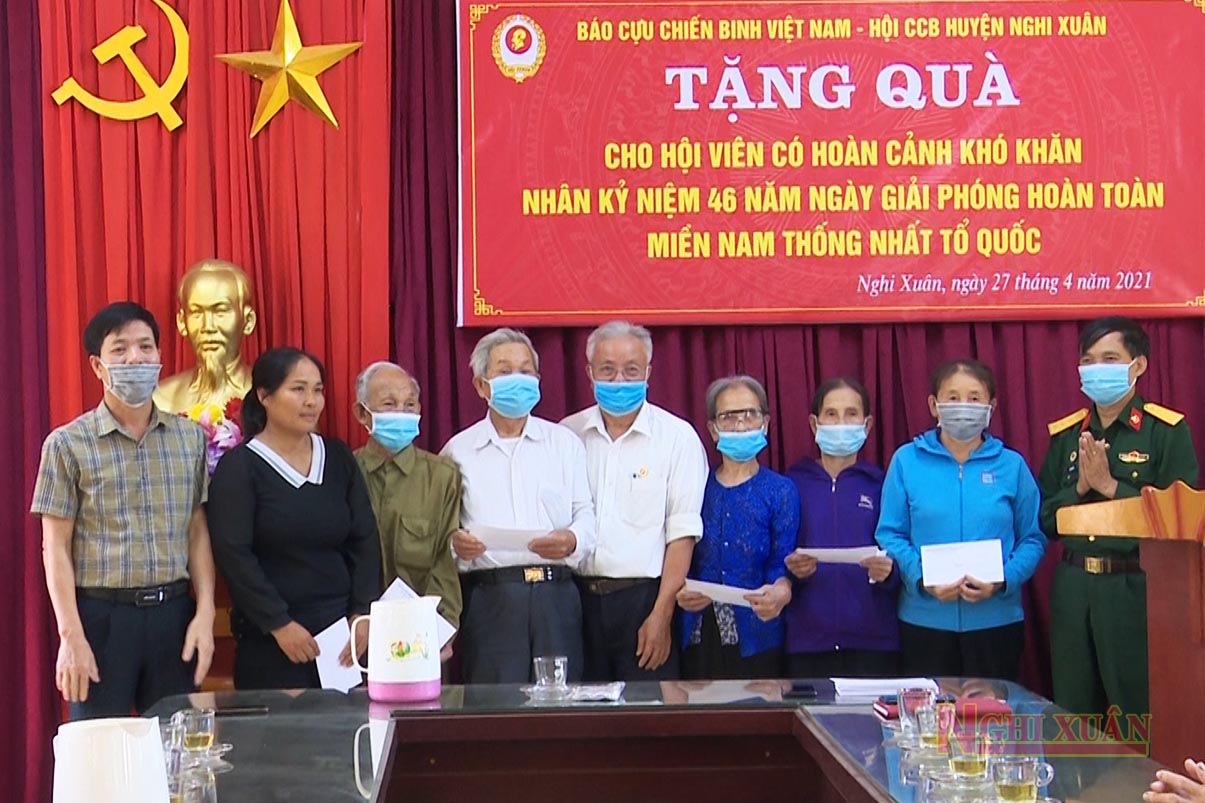 Tặng 40 suất quà cho cựu chiến binh có hoàn cảnh khó khăn