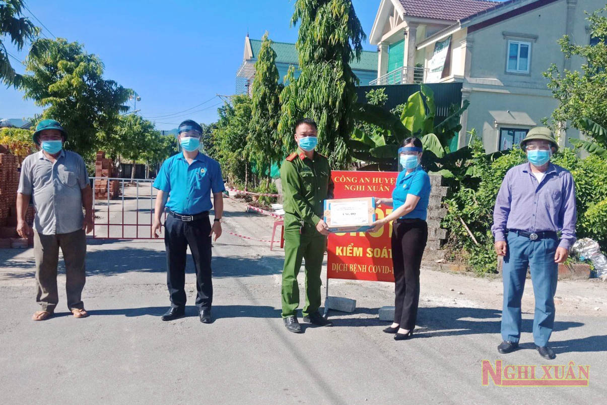 Các đơn vị, đoàn thể tiếp tục động viên lực lượng tuyến đầu phòng chống dịch