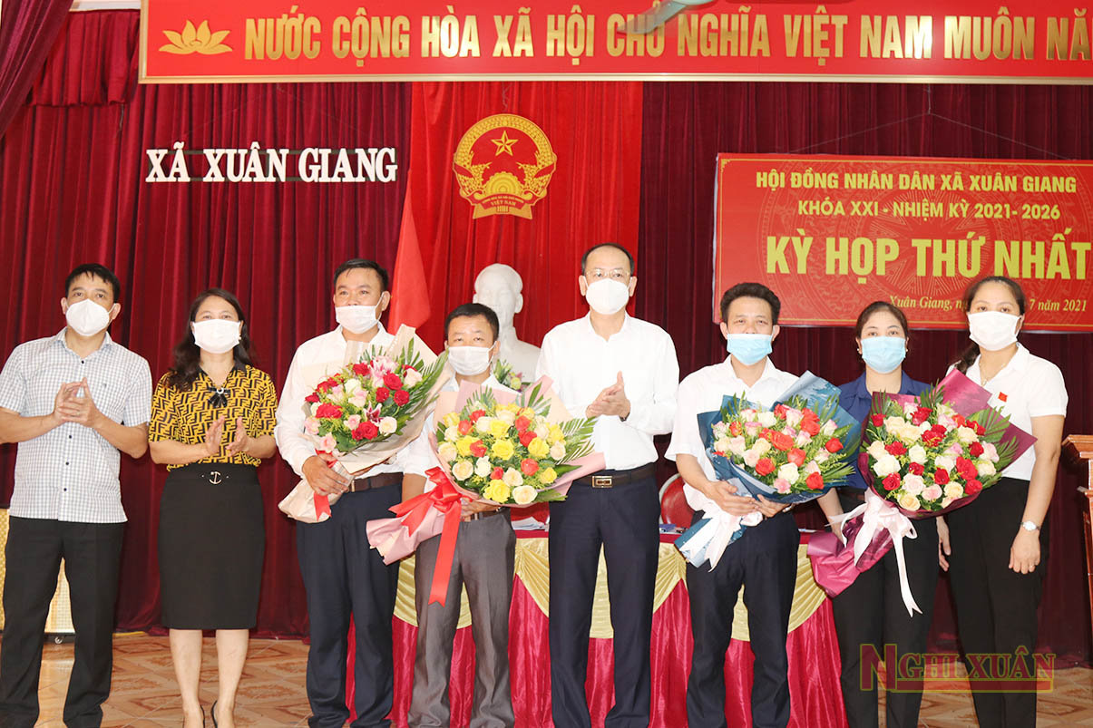 Kỳ họp thứ nhất HĐND xã Xuân Giang khóa XXI kiện toàn các chức danh chủ chốt