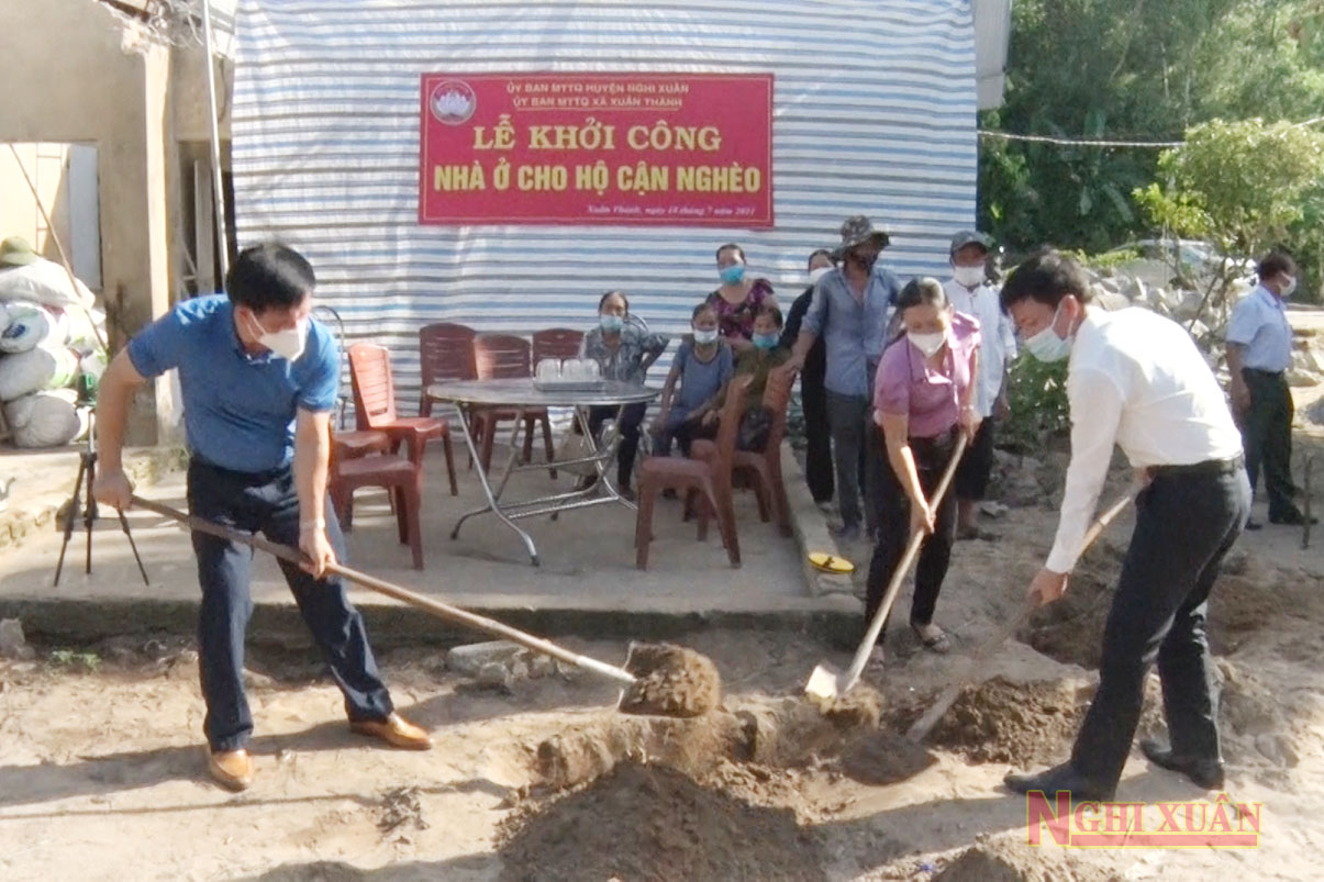 Khởi công xây dựng nhà ở cho gia đình khó khăn ở Nghi Xuân