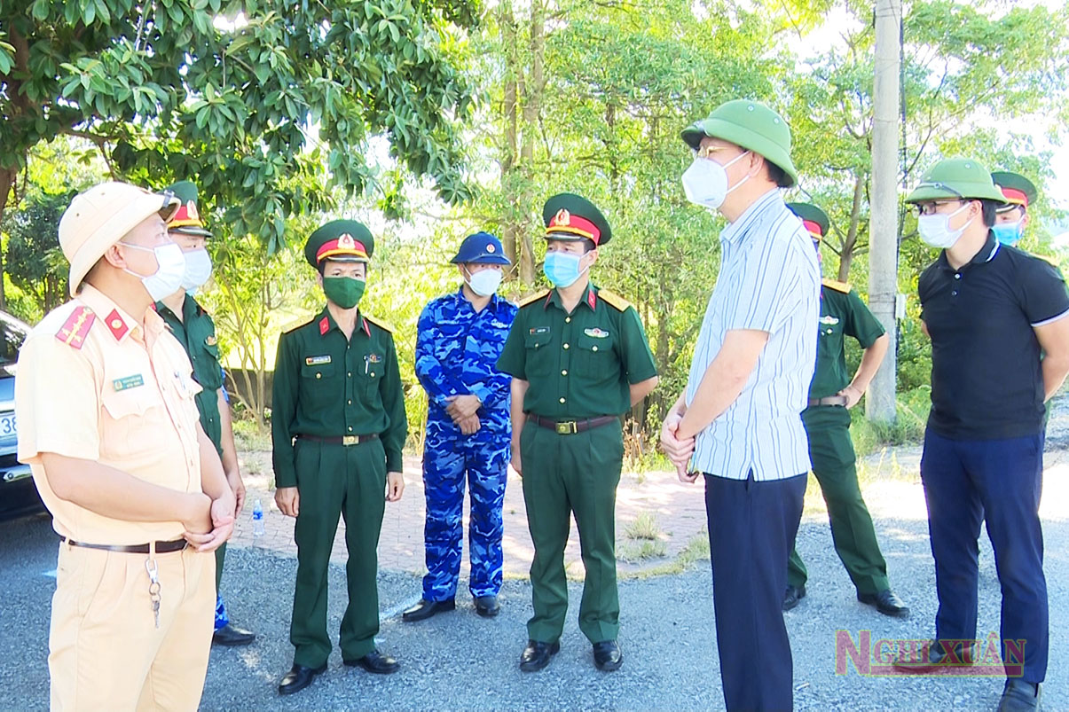 Lãnh đạo Nghi Xuân kiểm tra công tác phòng, chống dịch Covid-19 tại thị trấn Xuân An