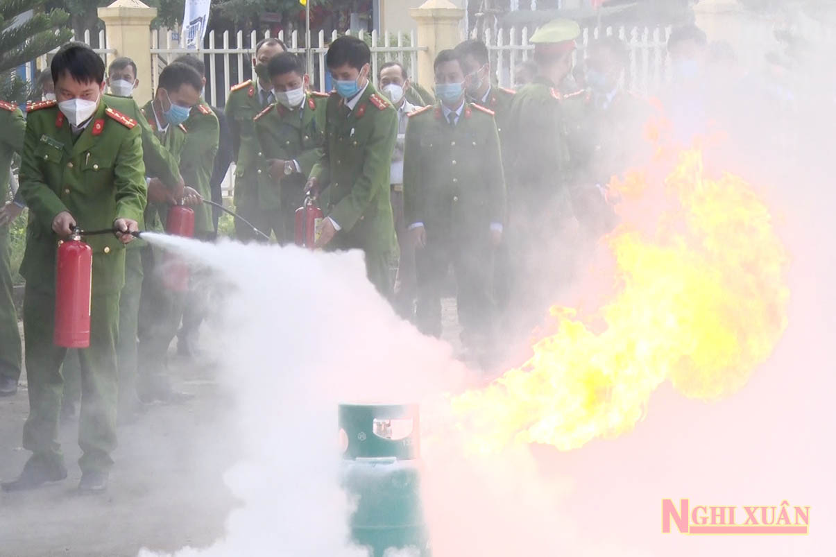 Nghi Xuân: Trang bị nghiệp vụ phòng cháy chữa cháy và cứu nạn cứu hộ cho cán bộ cấp xã