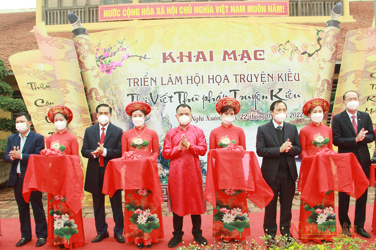 Nghi Xuân: Khai mạc triển lãm "Hội hoạ Truyện Kiều" và Hội thi Viết thư pháp lần thứ III