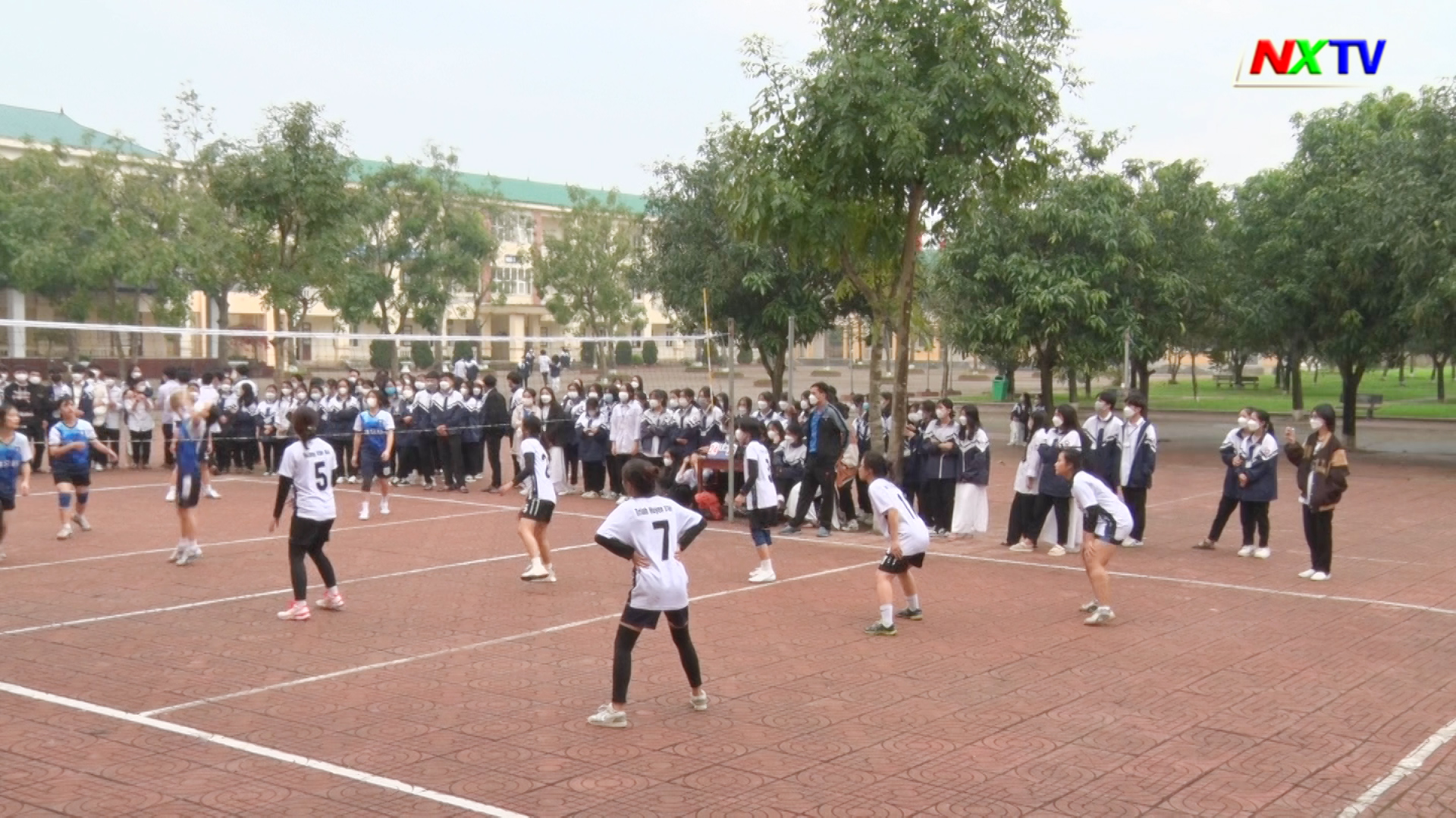 THPT Nghi Xuân: Sôi nổi giải bóng chuyền nữ chào mừng ngày thành lập Đoàn