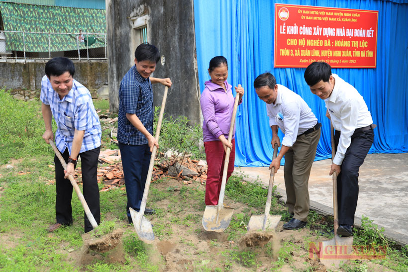 Khởi công xây dựng nhà ở cho hộ nghèo ở Xuân Lĩnh