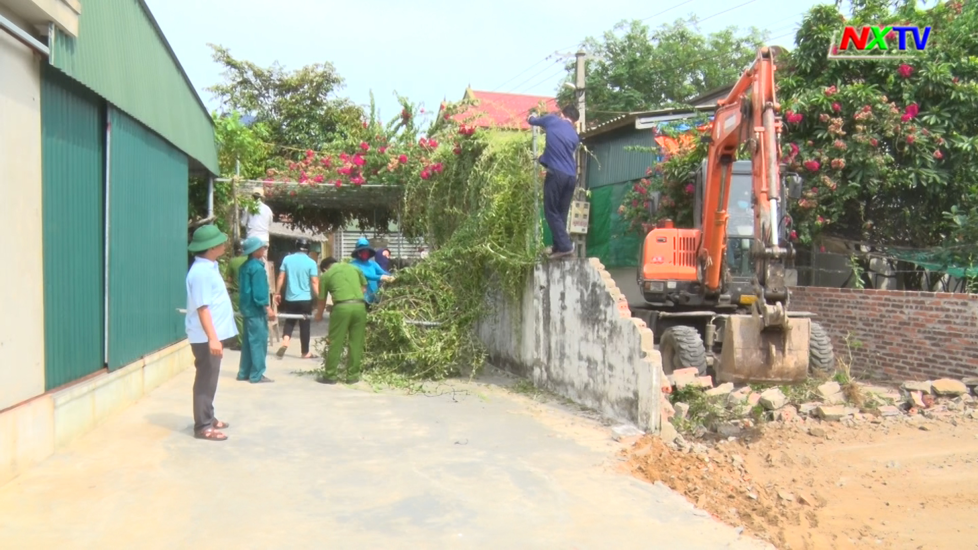 Người dân Xuân Hội hiến đất để mở đường giao thông