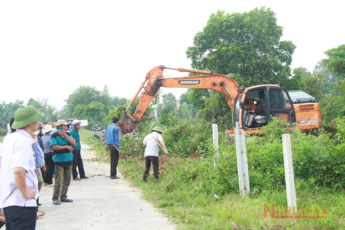 Cưỡng chế thu hồi đất do một Giám đốc doanh nghiệp lấn chiếm trái phép tại Cổ Đạm