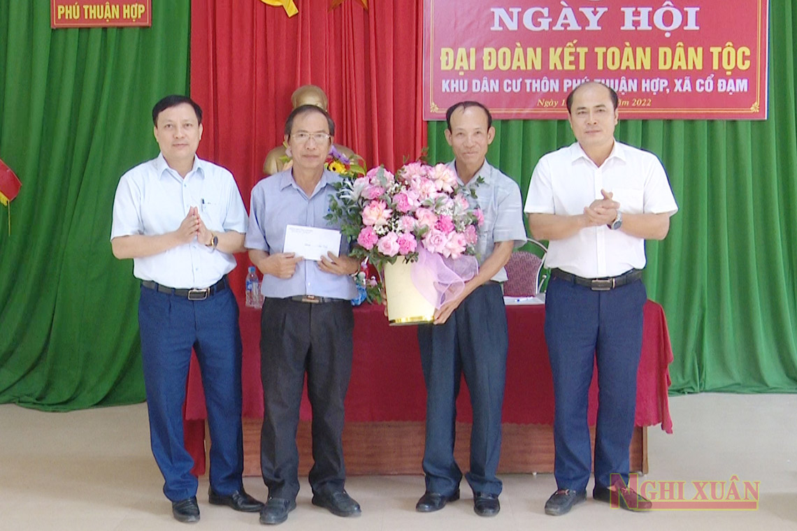 Lãnh đạo Nghi Xuân chung vui ngày Đại đoàn kết tại các địa phương