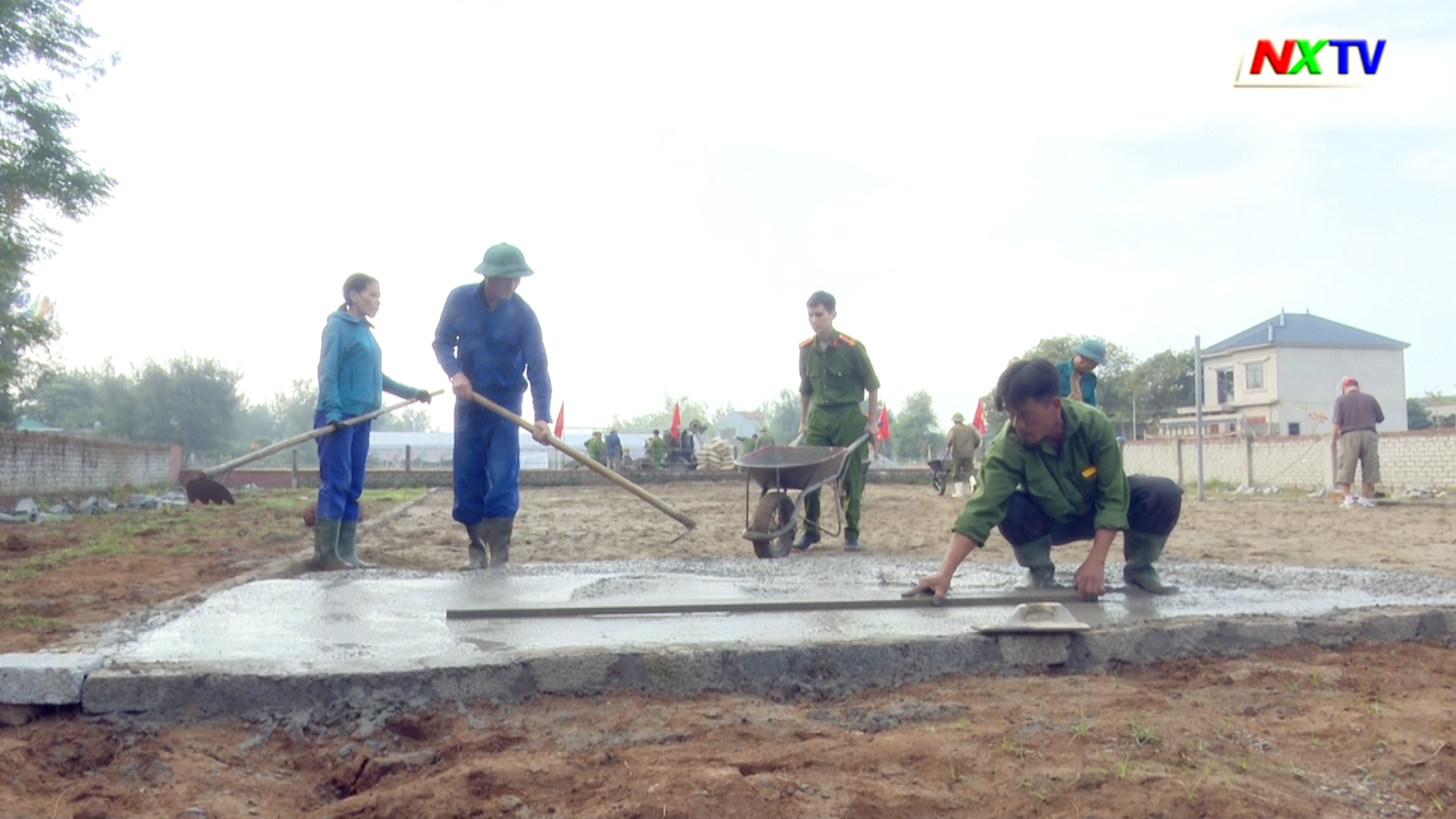 Lực lượng vũ trang Nghi Xuân giúp Xuân Hội xây dựng nông thôn mới