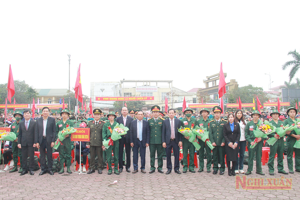 125 thanh niên Nghi Xuân lên đường nhập ngũ tại các đơn vị