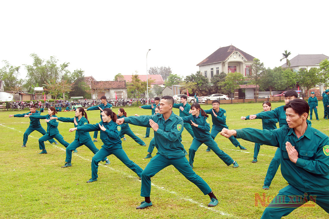 Xem lực lượng dân quân Nghi Xuân trổ tài tại hội thao