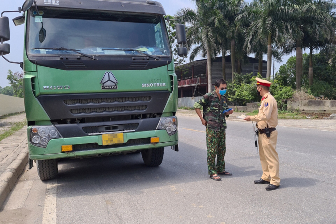 Vi phạm trong lĩnh vực giao thông đường bộ và đường sắt, một công ty bị phạt 30 triệu đồng