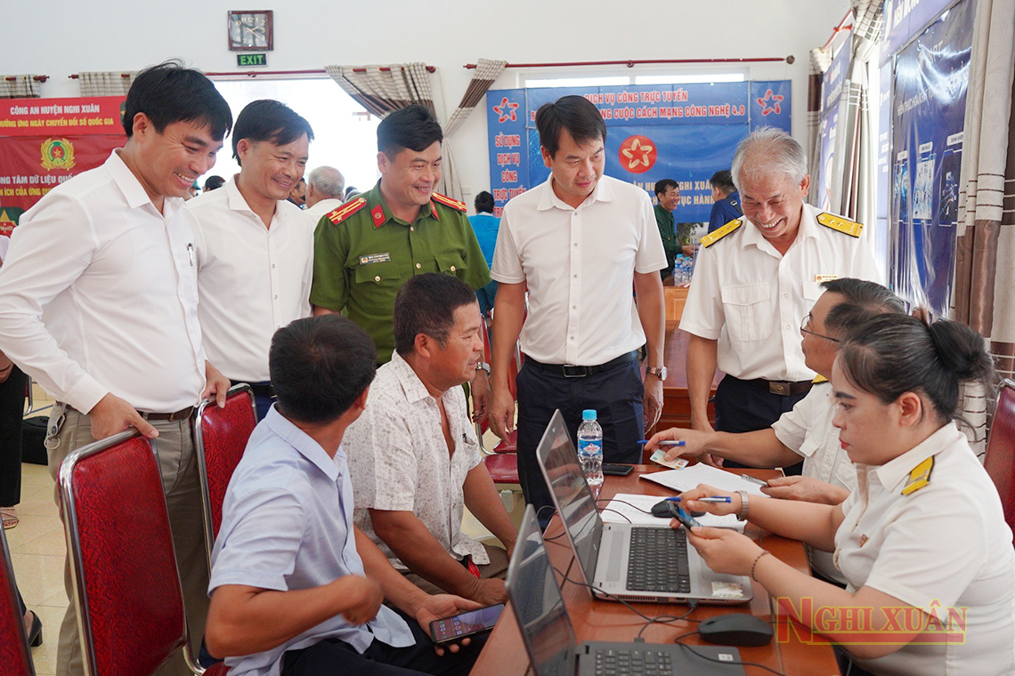 Xuân Hồng: Sôi nổi ngày hội chuyển đổi số